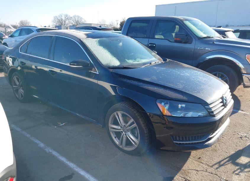 2014 Volkswagen Passat 1.8T SE (VIN 1VWBS7A34EC093788) main photo