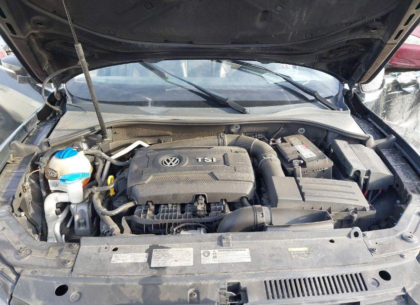 Photo 10 of 2015 Volkswagen Passat 1.8T SE (VIN 1VWBS7A34FC017313)