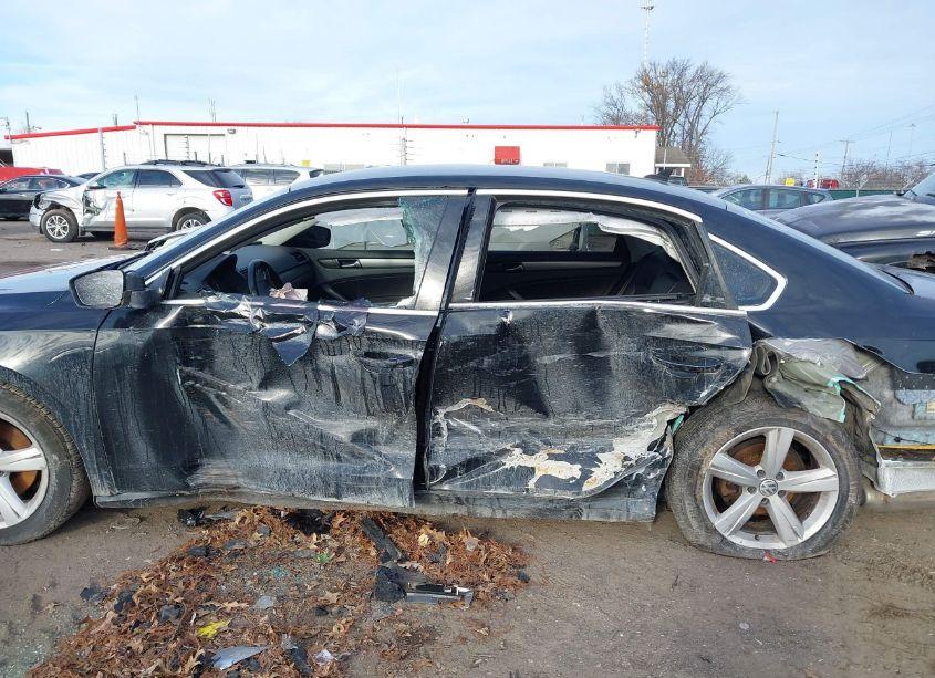 Photo 15 of 2015 Volkswagen Passat 1.8T SE (VIN 1VWBS7A34FC017313)