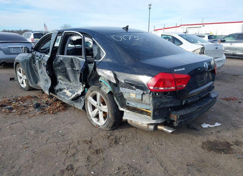 Photo 3 of 2015 Volkswagen Passat 1.8T SE (VIN 1VWBS7A34FC017313)