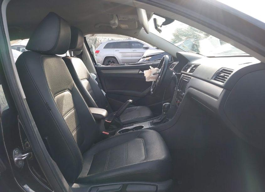 Photo 5 of 2015 Volkswagen Passat 1.8T SE (VIN 1VWBS7A34FC017313)