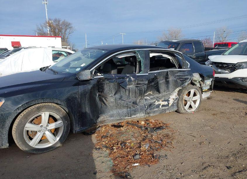 Photo 6 of 2015 Volkswagen Passat 1.8T SE (VIN 1VWBS7A34FC017313)