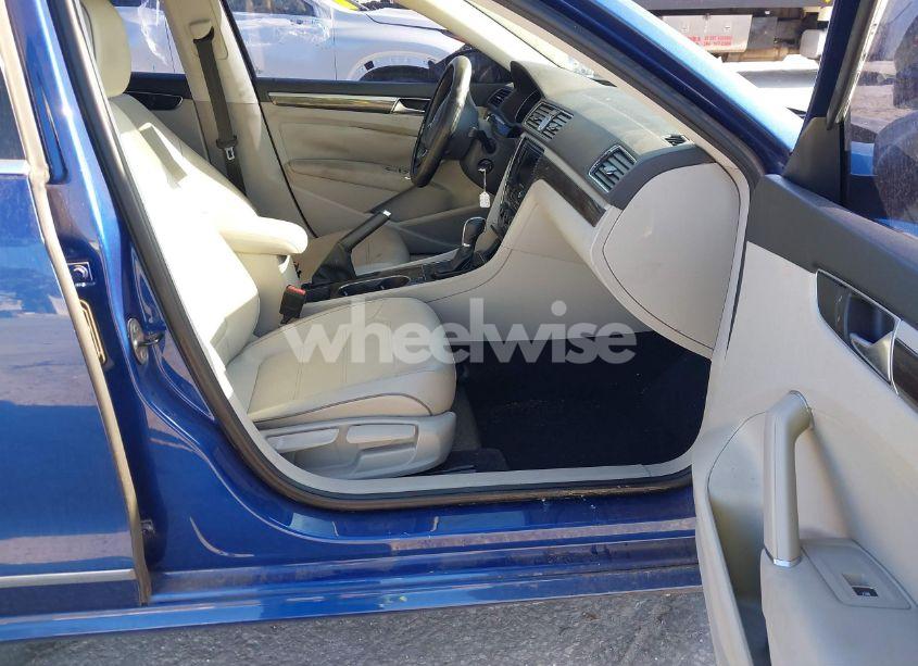 Photo 5 of 2016 Volkswagen Passat 1.8T SE (VIN 1VWBS7A34GC034971)