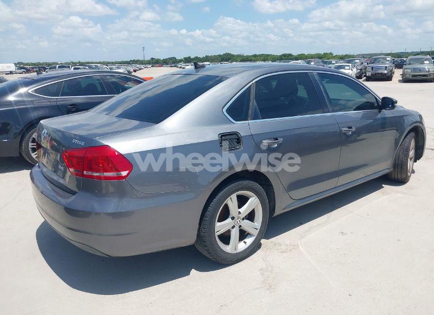 Photo 4 of 2014 Volkswagen Passat 1.8T SE (VIN 1VWBS7A35EC098479)