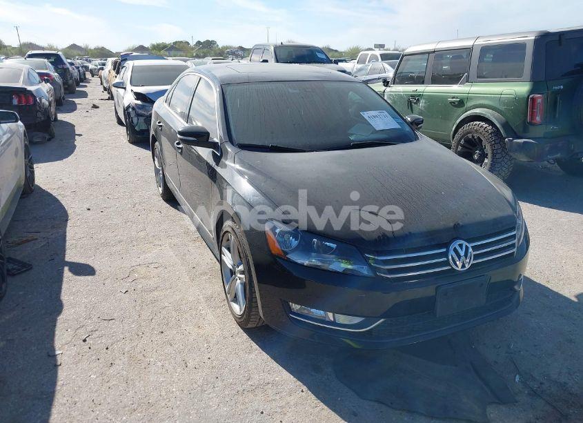 2015 Volkswagen Passat 1.8T SE (VIN 1VWBS7A35FC104413) main photo