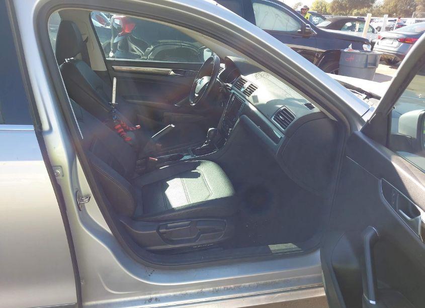 Photo 5 of 2016 Volkswagen Passat 1.8T SE (VIN 1VWBS7A36GC022224)