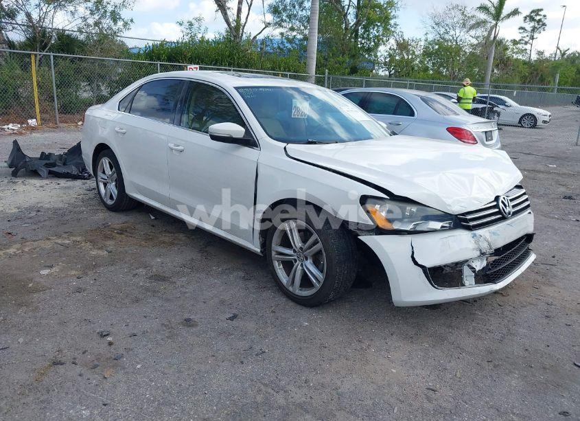 2014 Volkswagen Passat 1.8T SE (VIN 1VWBS7A37EC079738) main photo