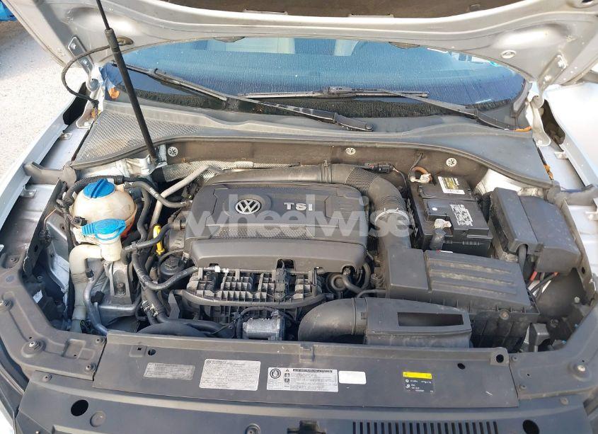 Photo 10 of 2015 Volkswagen Passat 1.8T SE (VIN 1VWBS7A37FC019833)