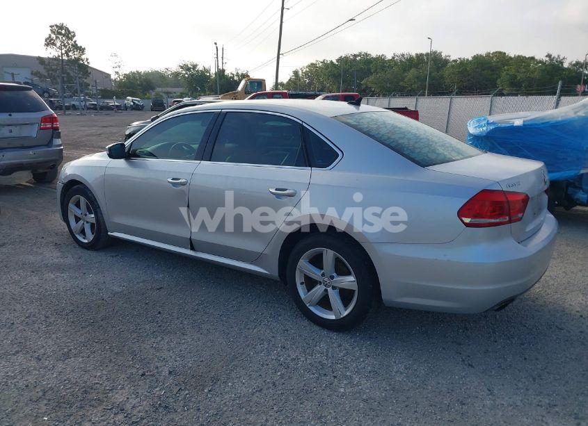 Photo 3 of 2015 Volkswagen Passat 1.8T SE (VIN 1VWBS7A37FC019833)