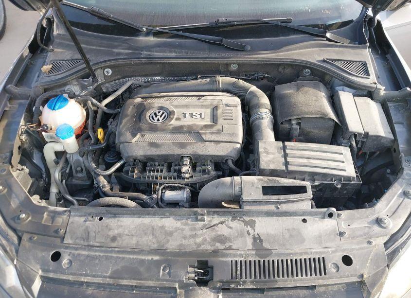 Photo 10 of 2015 Volkswagen Passat 1.8T SE (VIN 1VWBS7A37FC064500)