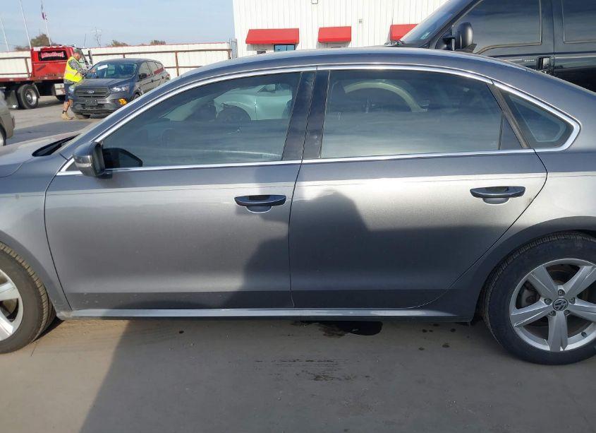 Photo 14 of 2015 Volkswagen Passat 1.8T SE (VIN 1VWBS7A37FC064500)