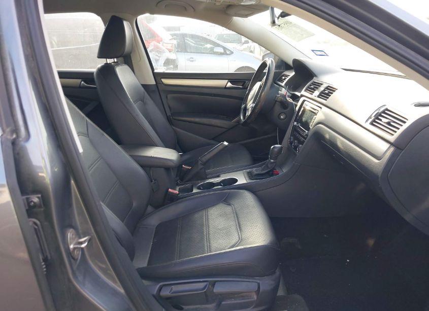 Photo 5 of 2015 Volkswagen Passat 1.8T SE (VIN 1VWBS7A37FC064500)