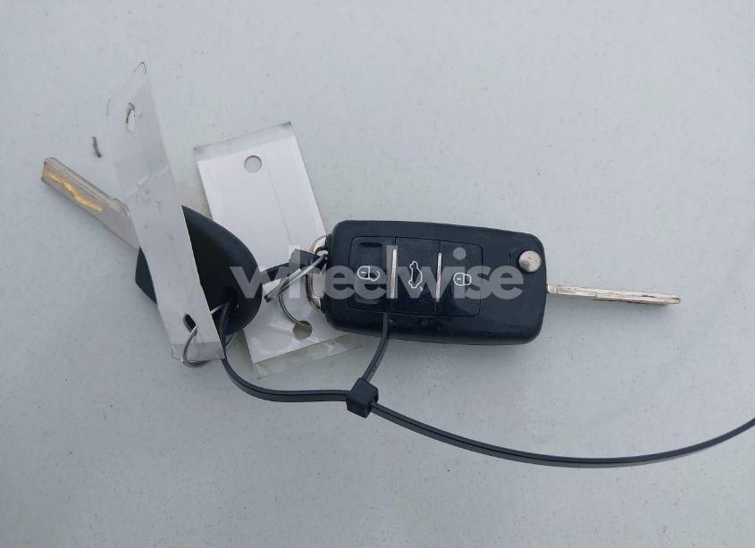 Photo 11 of 2016 Volkswagen Passat 1.8T SE (VIN 1VWBS7A37GC010079)