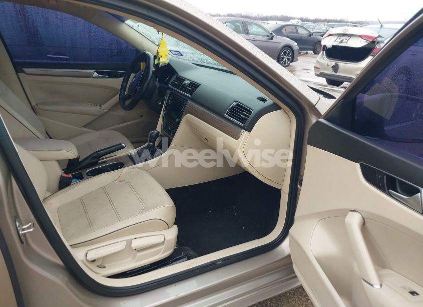 Photo 5 of 2016 Volkswagen Passat 1.8T SE (VIN 1VWBS7A37GC010079)