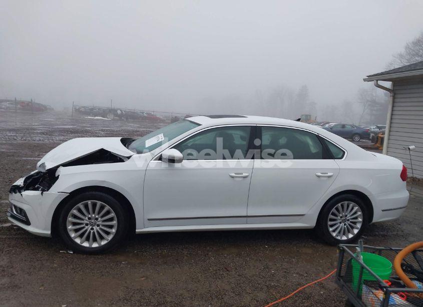 Photo 14 of 2016 Volkswagen Passat 1.8T SE (VIN 1VWBS7A37GC056365)