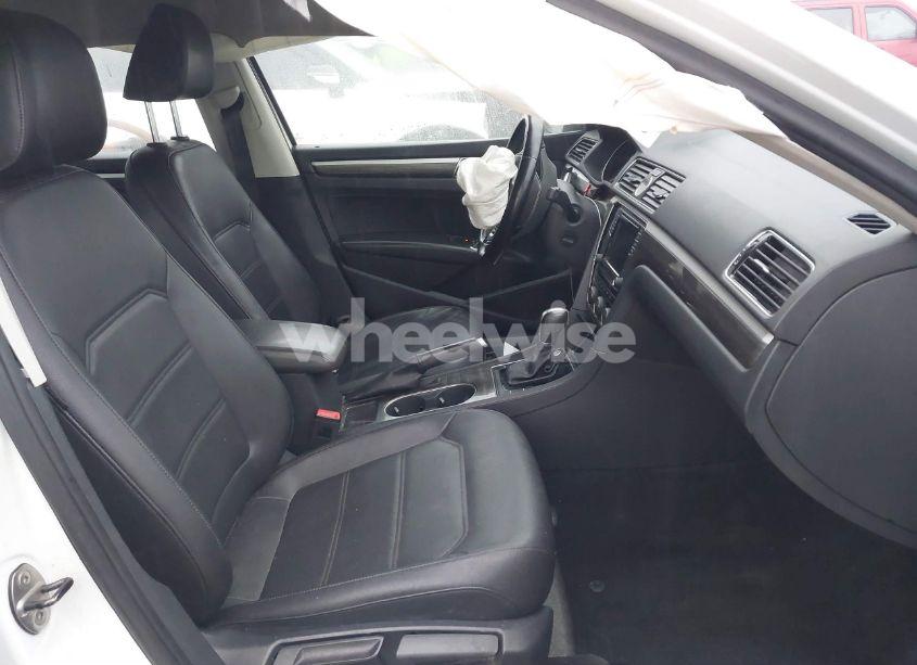 Photo 5 of 2016 Volkswagen Passat 1.8T SE (VIN 1VWBS7A37GC056365)