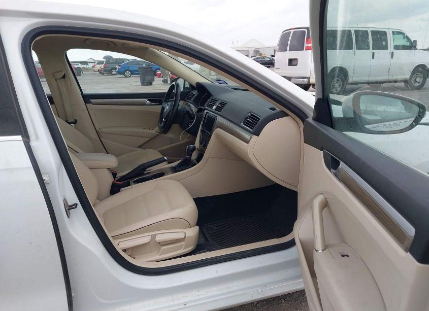 Photo 5 of 2016 Volkswagen Passat 1.8T SE (VIN 1VWBS7A37GC062148)