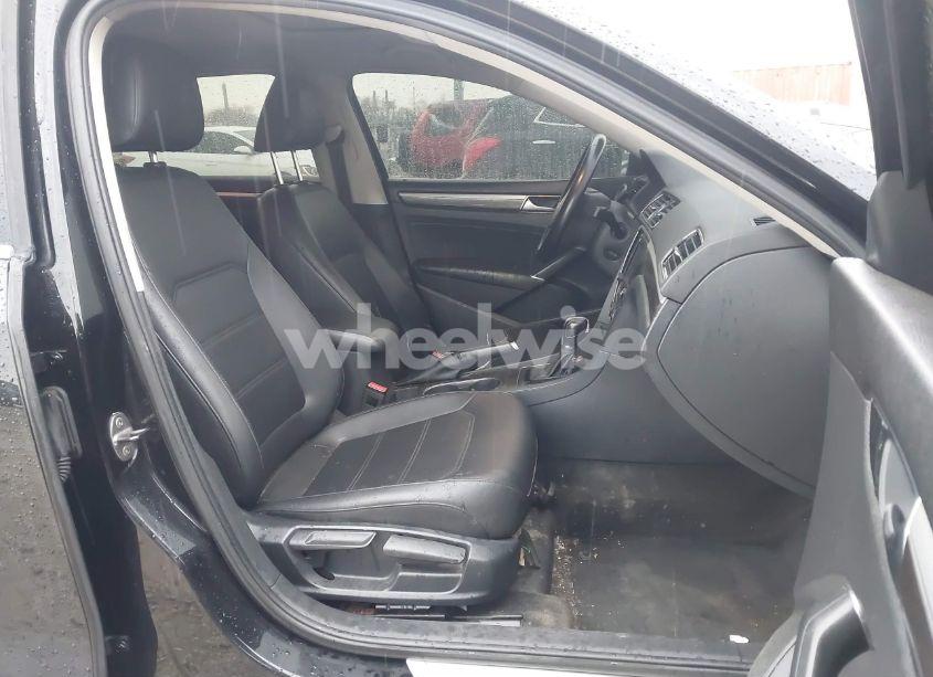 Photo 5 of 2016 Volkswagen Passat 1.8T SE (VIN 1VWBS7A37GC069617)