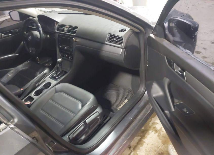 Photo 5 of 2014 Volkswagen Passat 1.8T SE (VIN 1VWBS7A38EC095303)