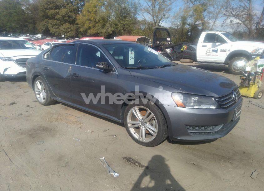 2014 Volkswagen Passat 1.8T SE (VIN 1VWBS7A38EC118384) main photo