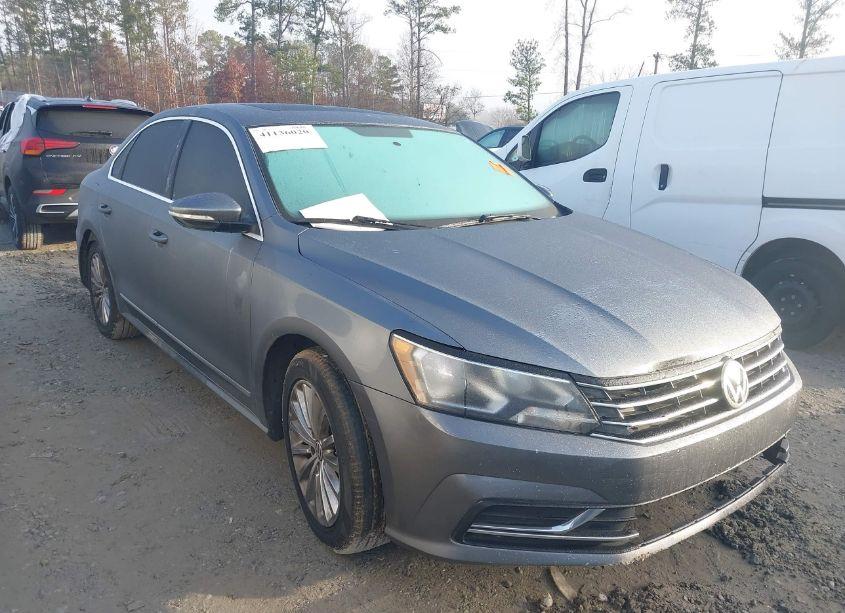 2016 Volkswagen Passat 1.8T SE (VIN 1VWBS7A38GC033936) main photo