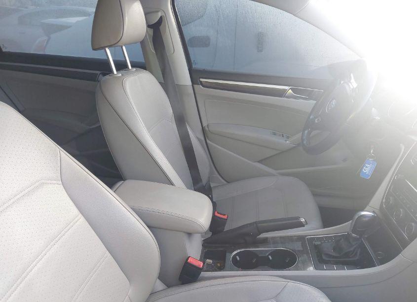 Photo 5 of 2016 Volkswagen Passat 1.8T SE (VIN 1VWBS7A38GC033936)
