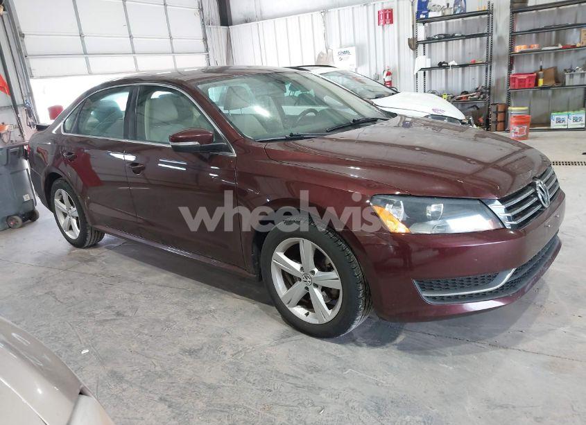 2014 Volkswagen Passat 1.8T SE (VIN 1VWBS7A39EC070670) main photo