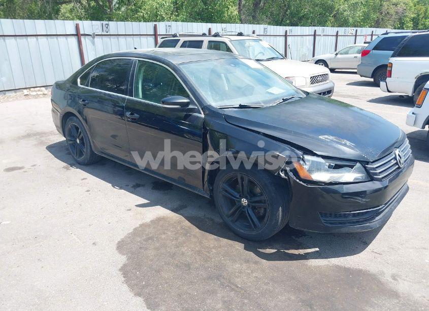 2014 Volkswagen Passat 1.8T SE (VIN 1VWBS7A39EC077926) main photo