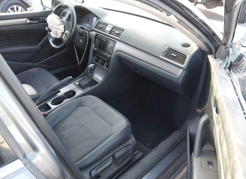 Photo 5 of 2015 Volkswagen Passat 1.8T SE (VIN 1VWBS7A39FC016237)