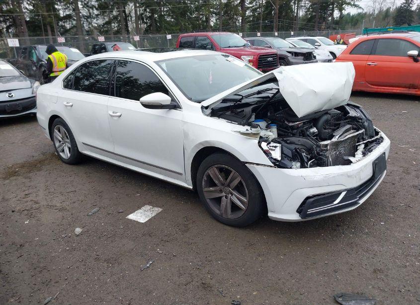 2016 Volkswagen Passat 1.8T SE (VIN 1VWBS7A39GC013985) main photo