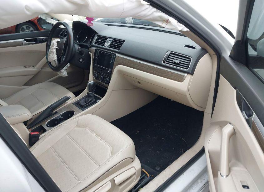 Photo 5 of 2016 Volkswagen Passat 1.8T SE (VIN 1VWBS7A39GC013985)