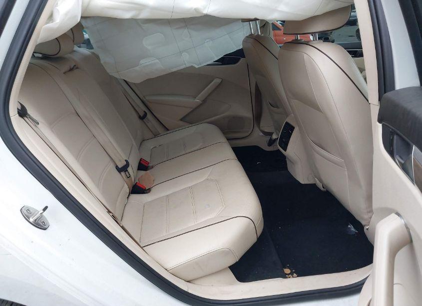 Photo 8 of 2016 Volkswagen Passat 1.8T SE (VIN 1VWBS7A39GC013985)