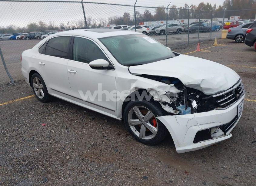 2016 Volkswagen Passat 1.8T SE (VIN 1VWBS7A39GC053483) main photo