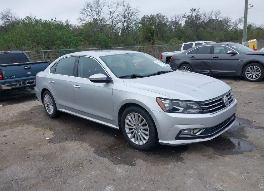 2016 Volkswagen Passat 1.8T SE (VIN 1VWBS7A39GC057405) main photo