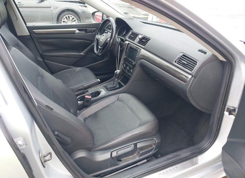 Photo 5 of 2016 Volkswagen Passat 1.8T SE (VIN 1VWBS7A39GC057405)