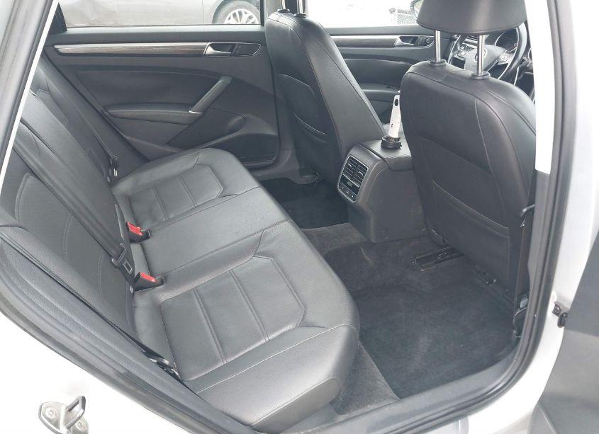 Photo 8 of 2016 Volkswagen Passat 1.8T SE (VIN 1VWBS7A39GC057405)