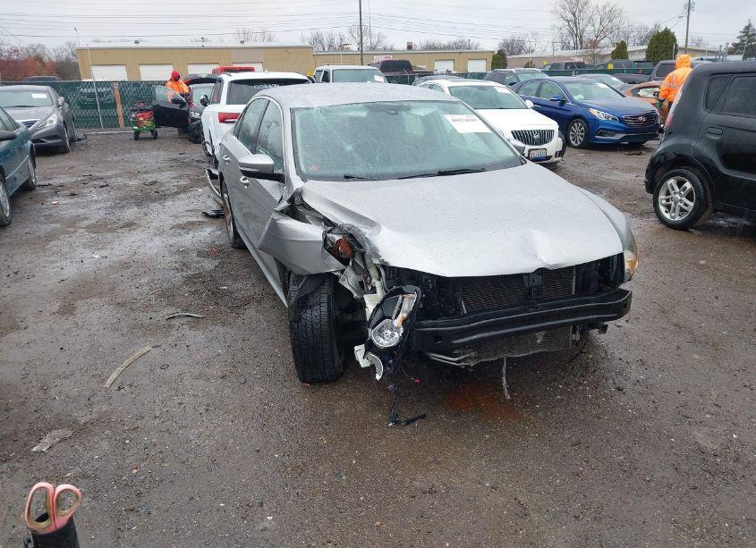 2014 Volkswagen Passat 1.8T SE (VIN 1VWBS7A3XEC039881) main photo