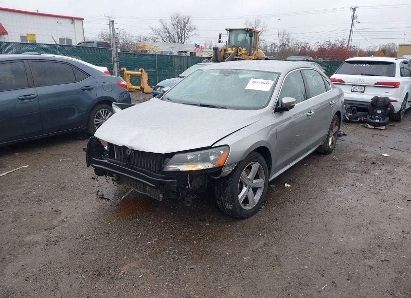 Photo 2 of 2014 Volkswagen Passat 1.8T SE (VIN 1VWBS7A3XEC039881)