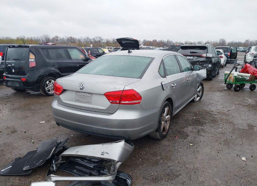 Photo 4 of 2014 Volkswagen Passat 1.8T SE (VIN 1VWBS7A3XEC039881)