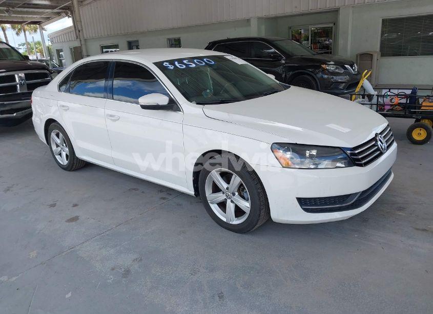 2014 Volkswagen Passat 1.8T SE (VIN 1VWBS7A3XEC060844) main photo