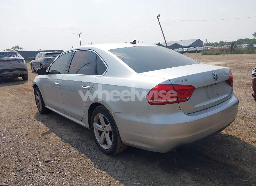 Photo 3 of 2014 Volkswagen Passat 1.8T SE (VIN 1VWBS7A3XEC095108)