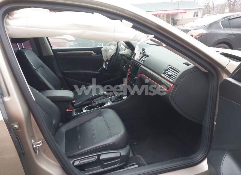 Photo 5 of 2016 Volkswagen Passat 1.8T SE (VIN 1VWBS7A3XGC017480)