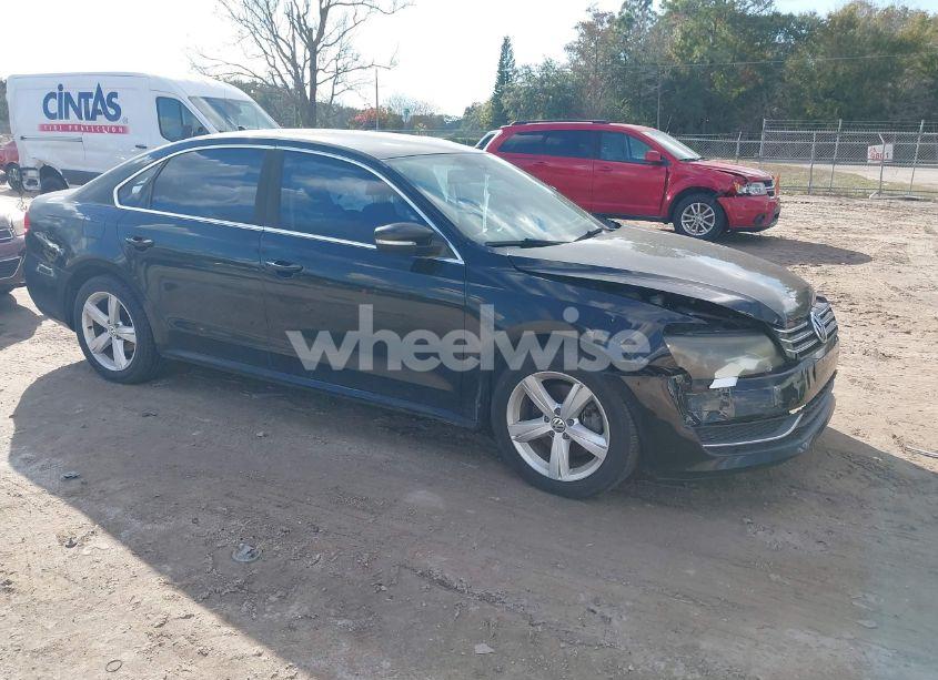 2014 Volkswagen Passat 1.8T SE (VIN 1VWBT7A30EC055472) main photo