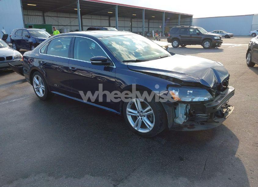 2014 Volkswagen Passat 1.8T SE (VIN 1VWBT7A30EC092411) main photo