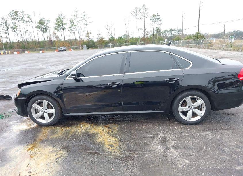 Photo 14 of 2015 Volkswagen Passat 1.8T SE (VIN 1VWBT7A30FC020772)