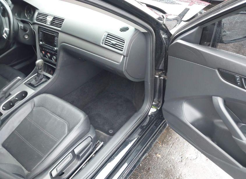 Photo 5 of 2015 Volkswagen Passat 1.8T SE (VIN 1VWBT7A30FC020772)