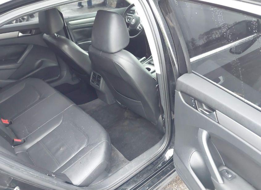 Photo 8 of 2015 Volkswagen Passat 1.8T SE (VIN 1VWBT7A30FC020772)