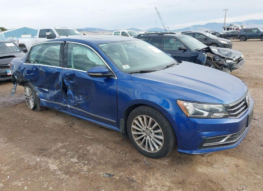 2016 Volkswagen Passat 1.8T SE (VIN 1VWBT7A30GC005996) main photo