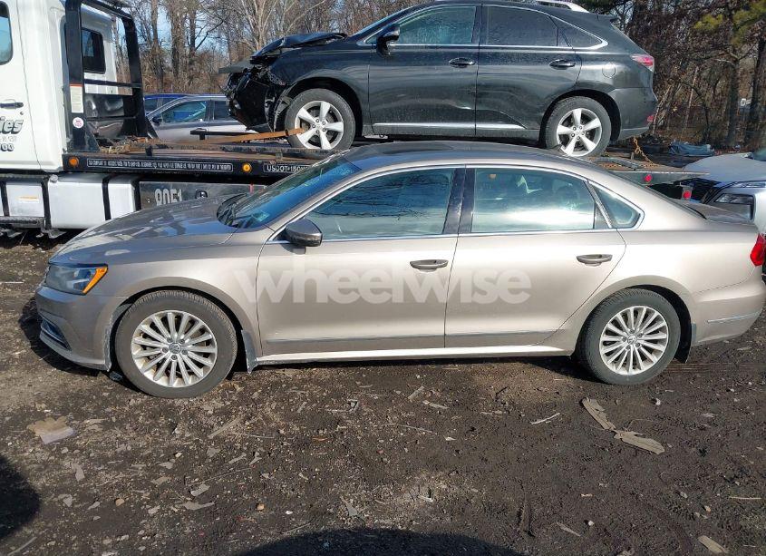 Photo 14 of 2016 Volkswagen Passat 1.8T SE (VIN 1VWBT7A30GC022720)