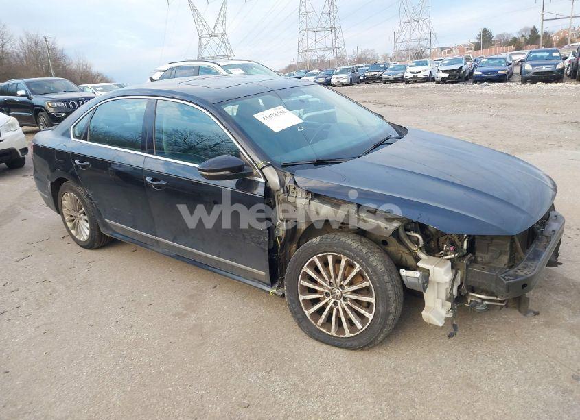 2017 Volkswagen Passat 1.8T SE (VIN 1VWBT7A30HC033721) main photo